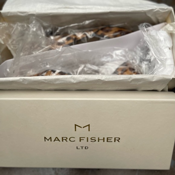 Leopard Flat Shoes - Picture 3 of 5